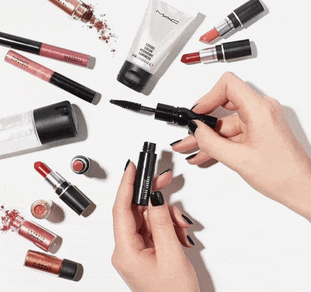 口红|MAC限定款口红129元疯抢！入秋必备4大神仙色，色泽高级饱满，显白不挑皮，上唇美炸了！