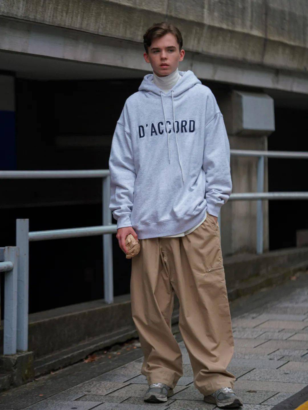 Banksy|潮事 | 这双写着汉字的 Nike ，我真的爱了