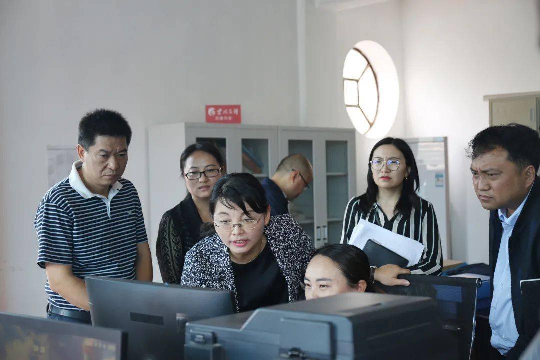 张燕华调研峨山县基层党建,乡村振兴,烤烟生产 和农村人居环境整治