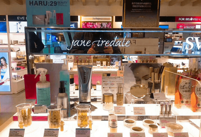 白成|黄轩录一天综艺就“黑化”，为啥同行的乔欣能躲过烈日，白成一道光？