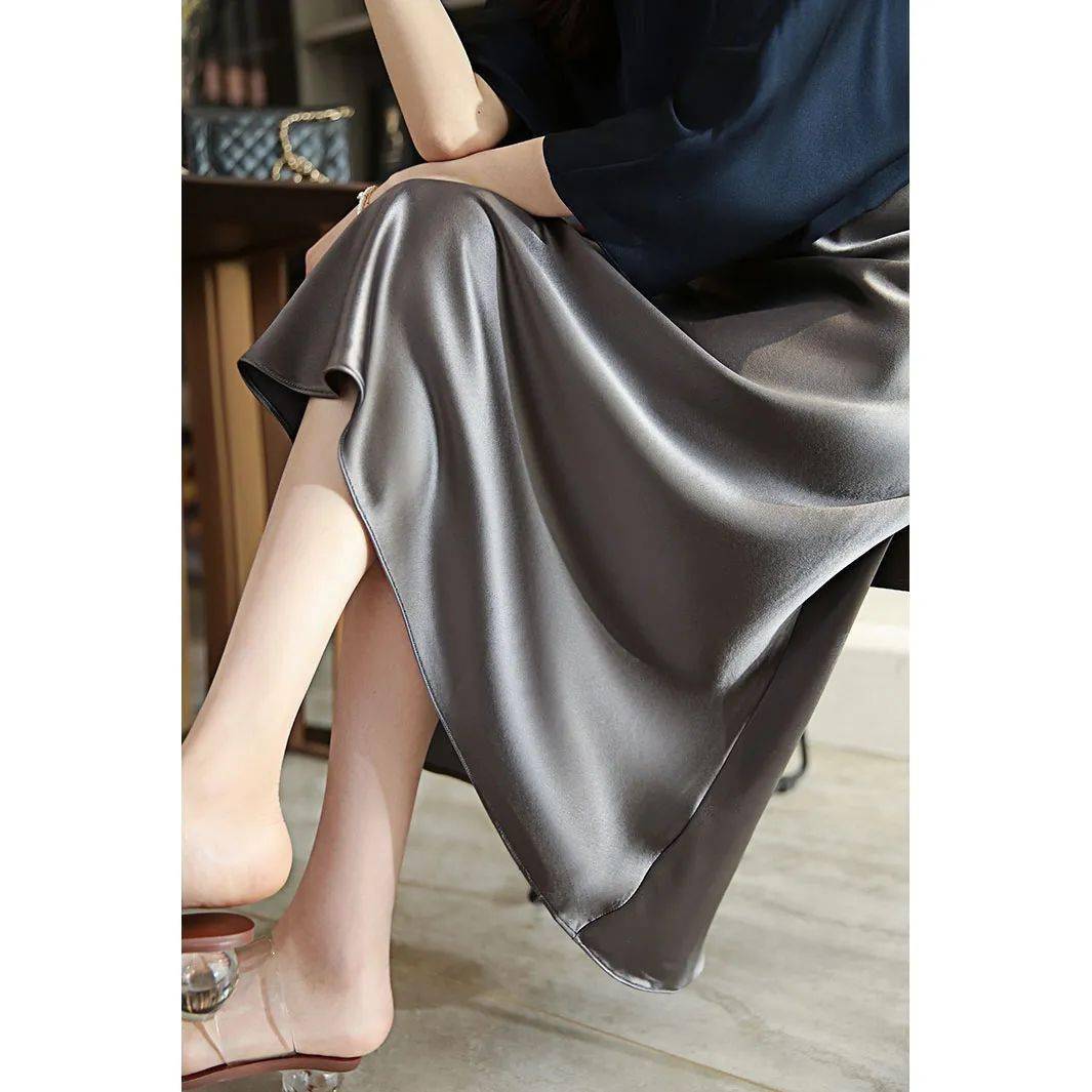 裙子|好物┃风靡时尚圈的丝滑半裙，穿上显瘦10斤还美得很高级！