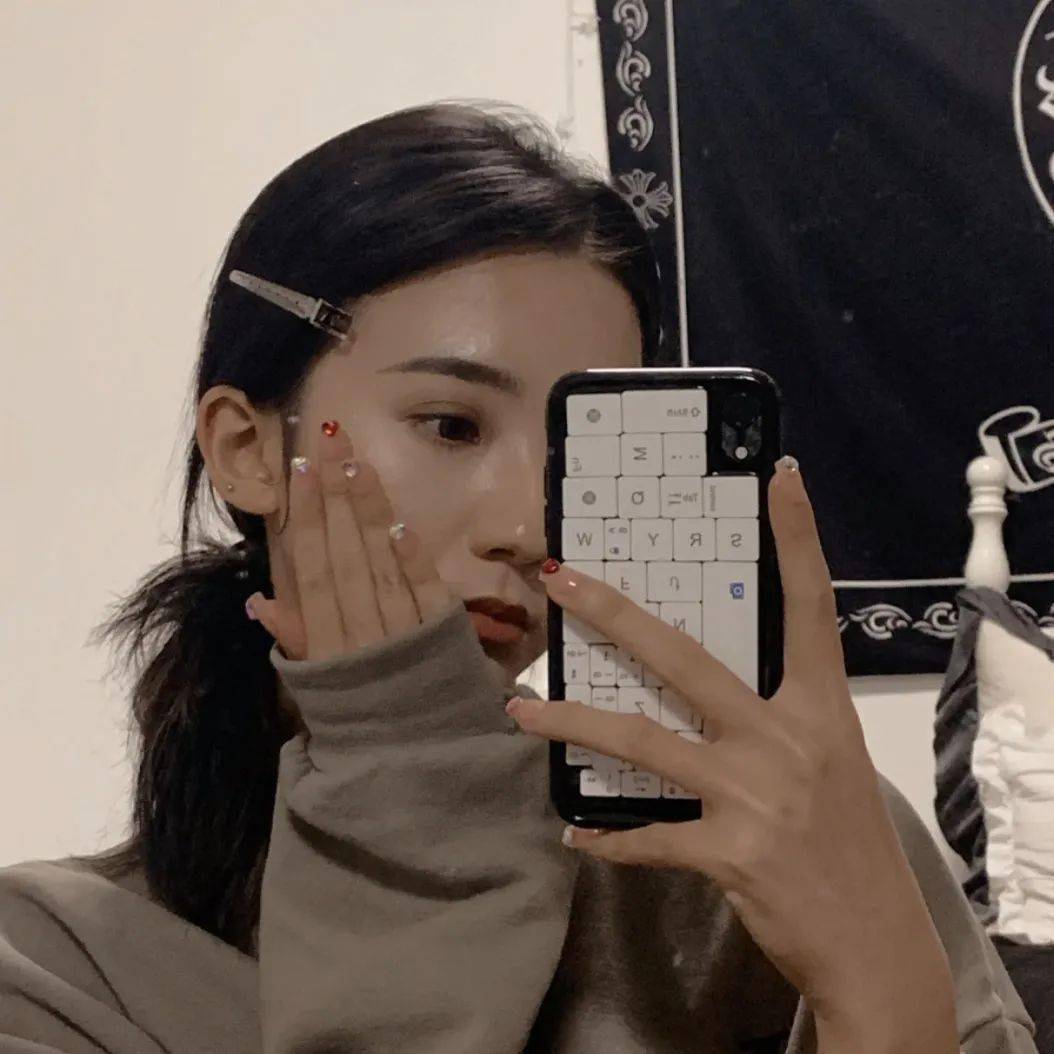 宋妍霏|入秋的第一波美甲，宋妍霏先安排上了！