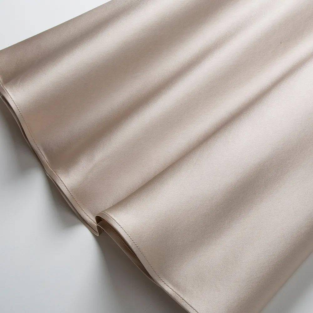 裙子|好物┃风靡时尚圈的丝滑半裙，穿上显瘦10斤还美得很高级！