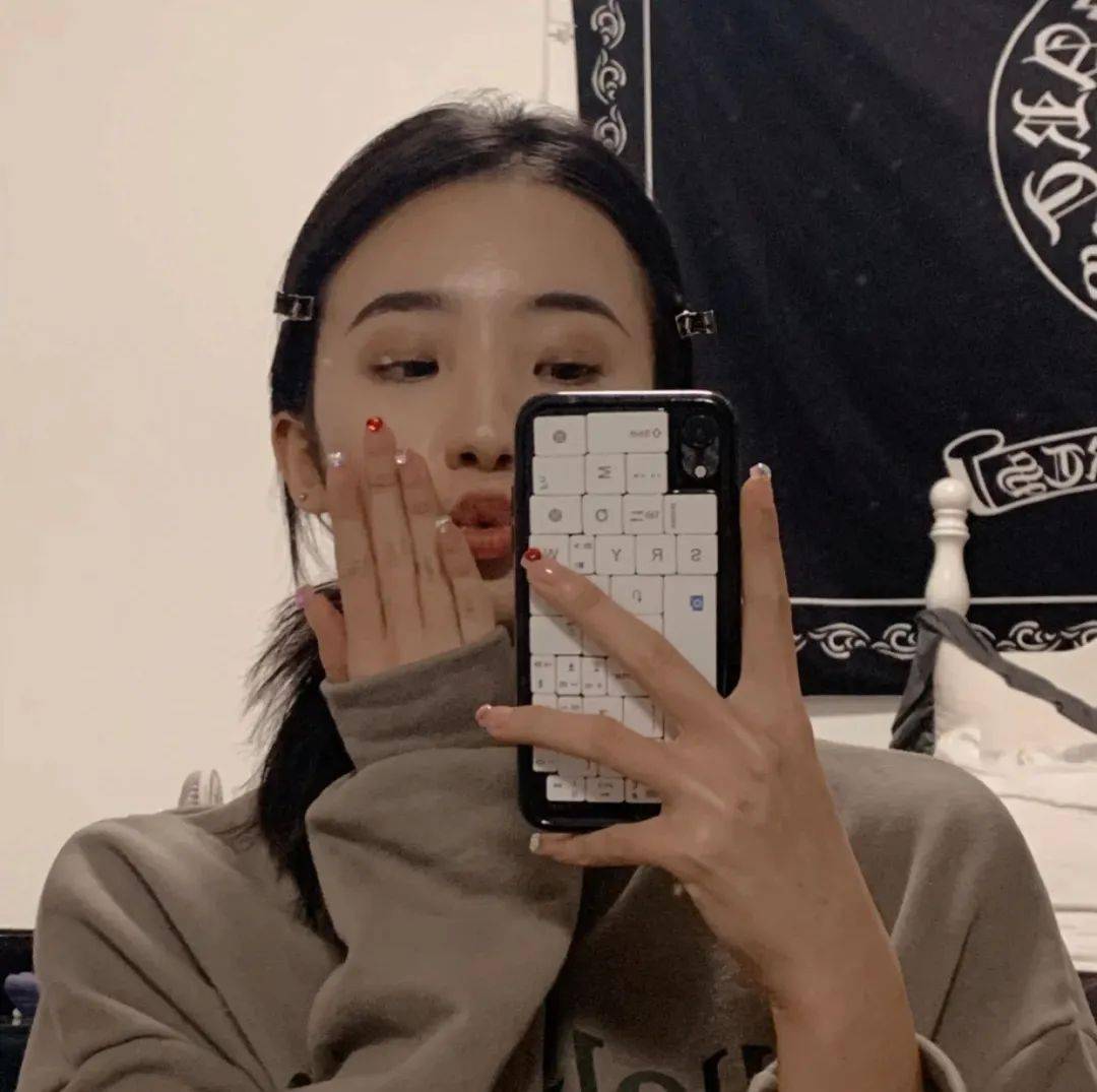 宋妍霏|入秋的第一波美甲，宋妍霏先安排上了！