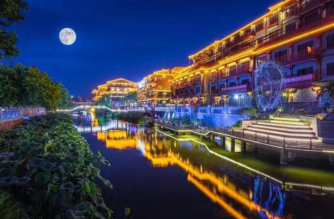 作品名称:《古城夜色》 拍摄于许昌市区曹魏古城南城门
