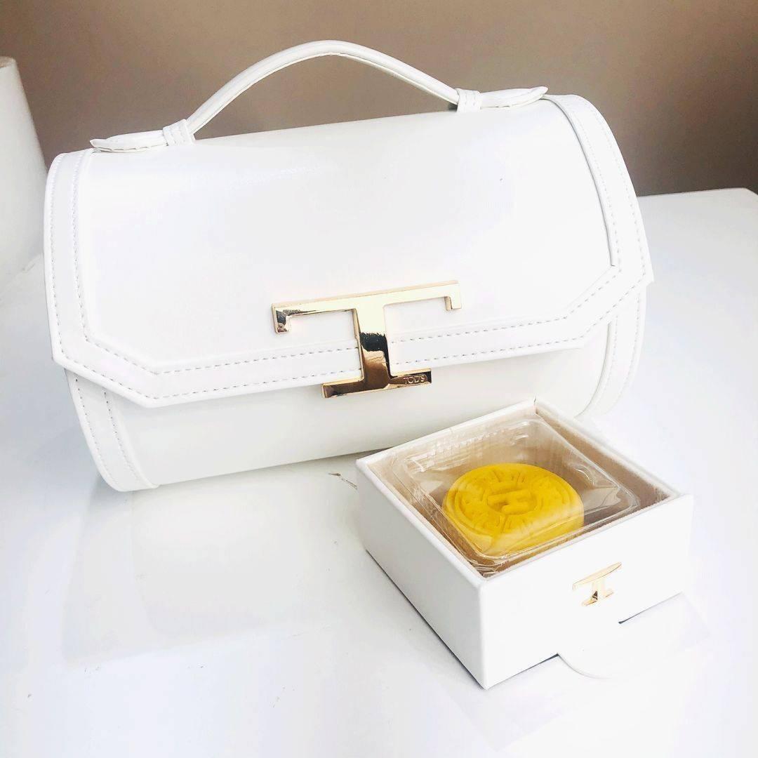 宇博|宇博带着他60个大牌月饼又来啦！这次要全部送给客官们！