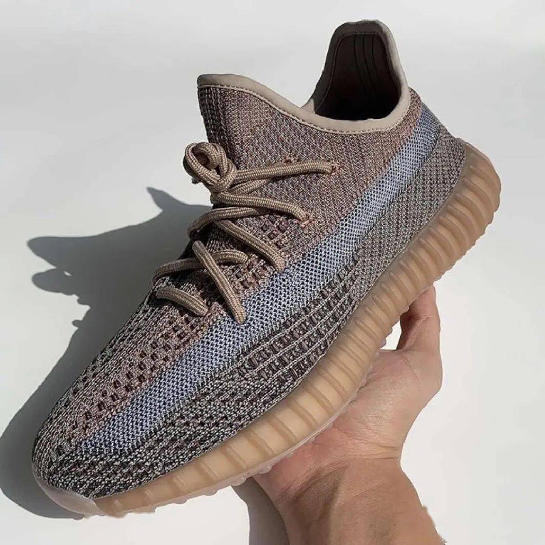 Nike|每日鞋讯 | ?adidas Originals YEEZY BOOST 350 V2「Yecher」最新实物图曝光