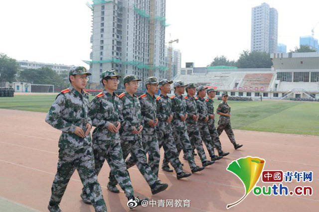 军训教官|画面太暖！00后大学生担任05后新生军训教官