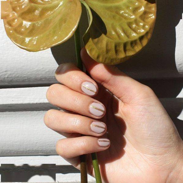 红色|今秋最流行的10款美甲：温柔又高级