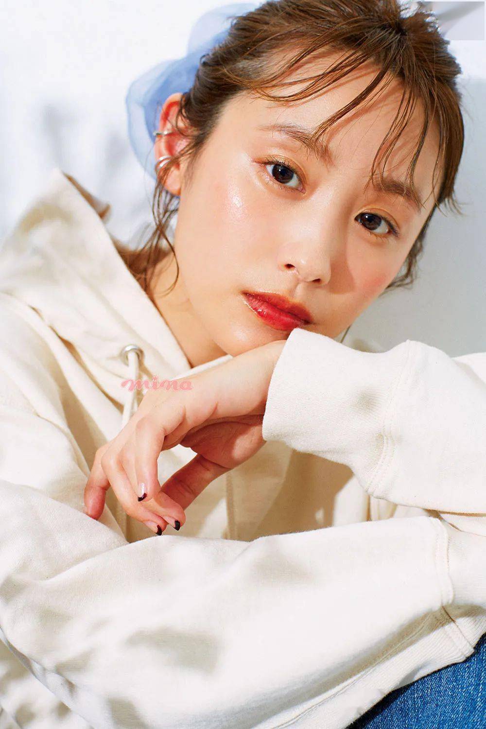 眼影|每刻美丨成熟女生们的秋日妆容 就是这种感觉！