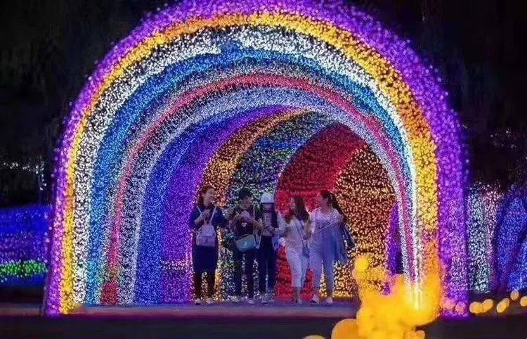 文旅东莞耕山小寨点亮中秋国庆灯会快来体验一场梦幻视觉盛宴