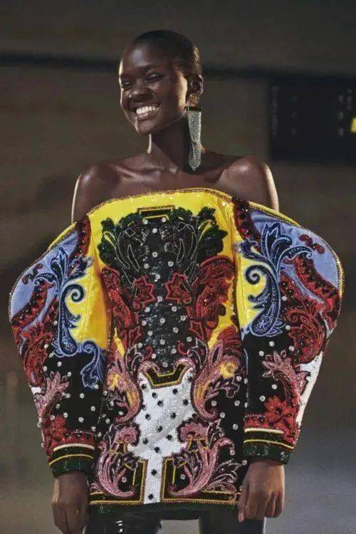 流行色|秋冬流行色新鲜出炉！秋季8大外套流行趋势/ 现在可以穿的2020秋冬连衣裙 /2020/2021秋冬最时尚的裤子指南！