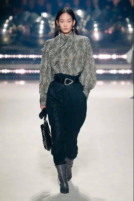 流行色|秋冬流行色新鲜出炉！秋季8大外套流行趋势/ 现在可以穿的2020秋冬连衣裙 /2020/2021秋冬最时尚的裤子指南！