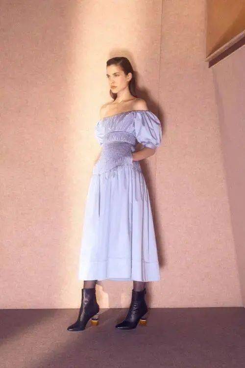 流行色|秋冬流行色新鲜出炉！秋季8大外套流行趋势/ 现在可以穿的2020秋冬连衣裙 /2020/2021秋冬最时尚的裤子指南！