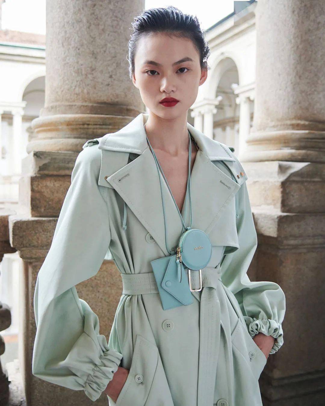 点击查看源网页 2021春夏时装周 复苏文艺复兴美学,max mara 结合都会与复古的女力精神