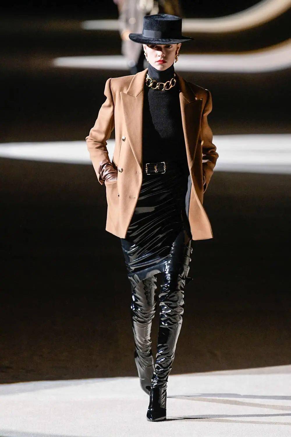 2020saint laurent paris是2012年3月重返伊夫圣罗兰(yves saint