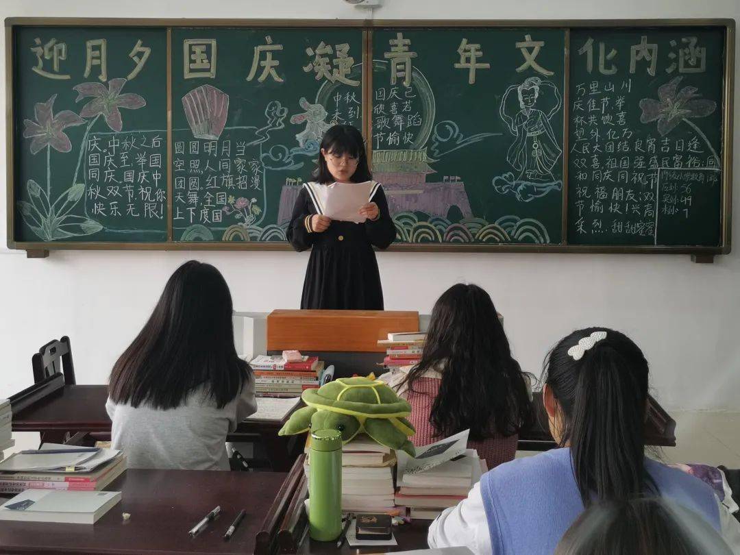 人文学院开展迎月夕国庆凝青年文化内涵主题团课总结与反思