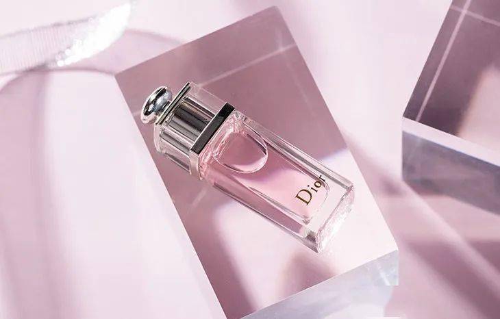 法国女人的风情,一半靠dior_香水