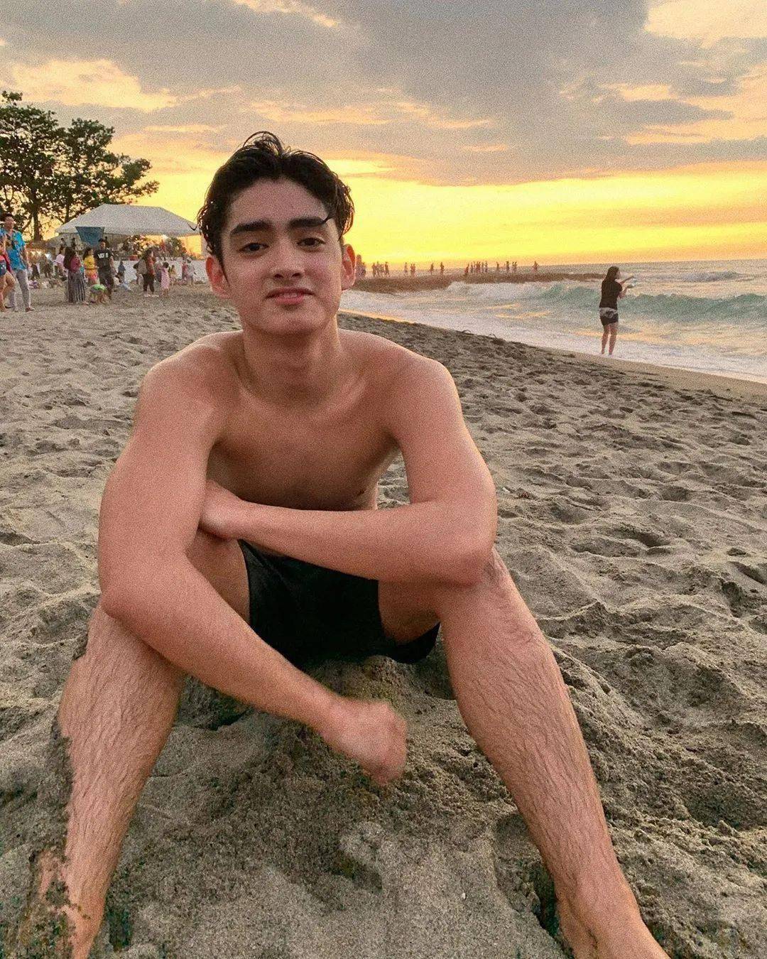 god|he's so cute, oh my god...