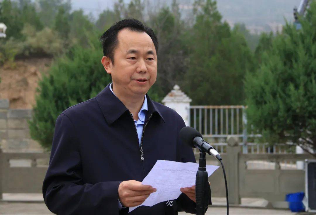 常务副县长张明主持公祭仪式监制:古振强审核:杨 昕责编:李忠毅编辑