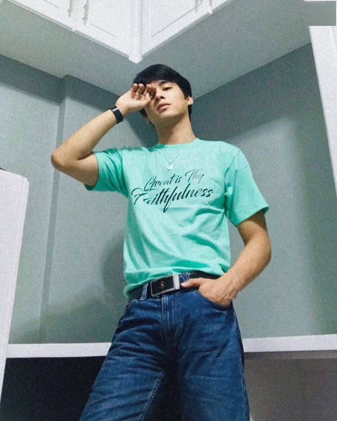 god|he's so cute, oh my god...