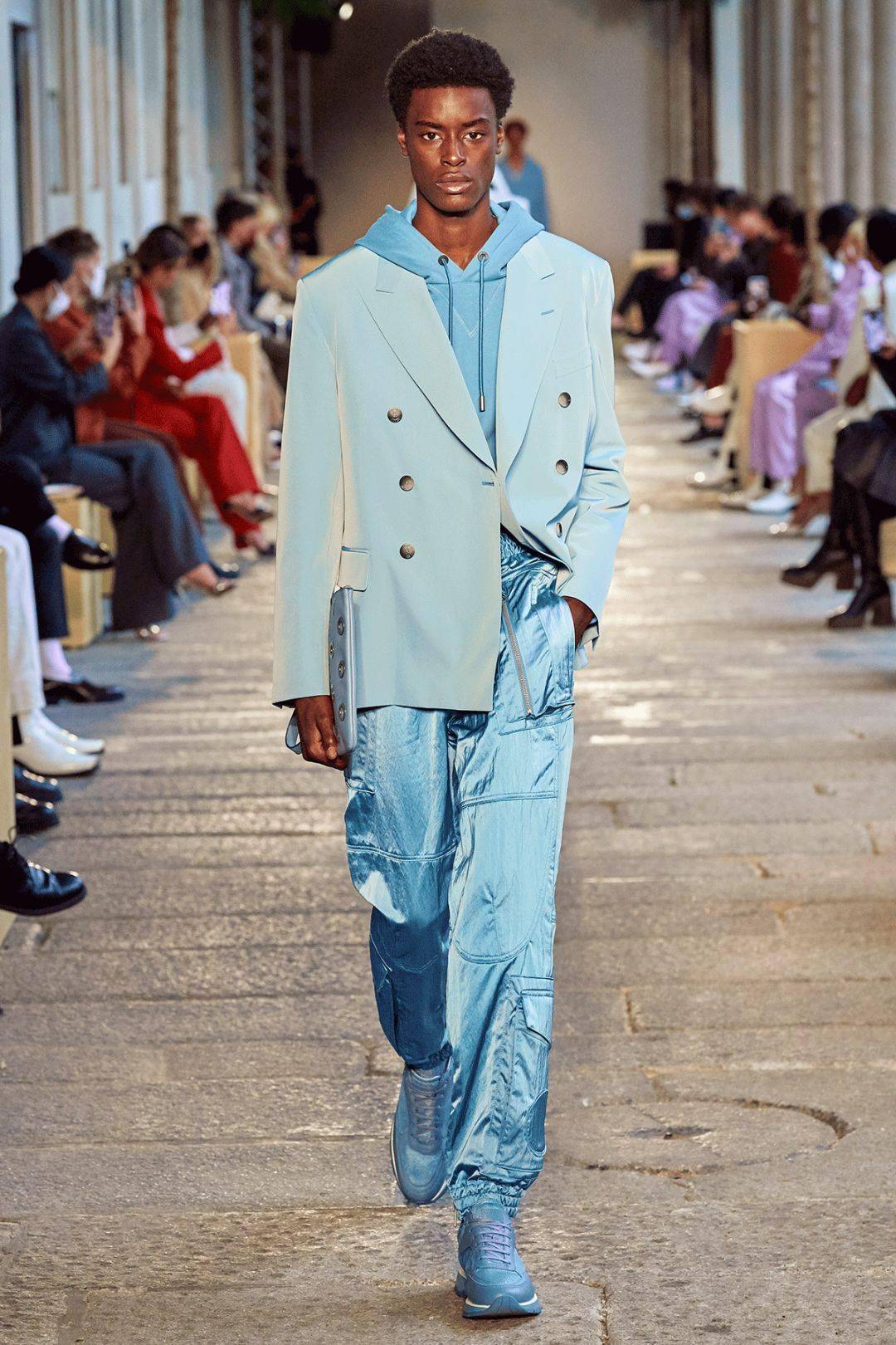 西装|我问一个偶像男星去前女友婚礼穿啥?答:一身荧光绿