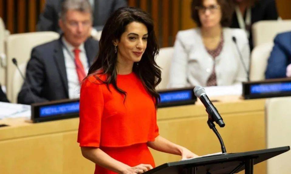 阿玛尔|收服宇宙级男神、站上联合国舞台,女人最高级的美都在她身上……