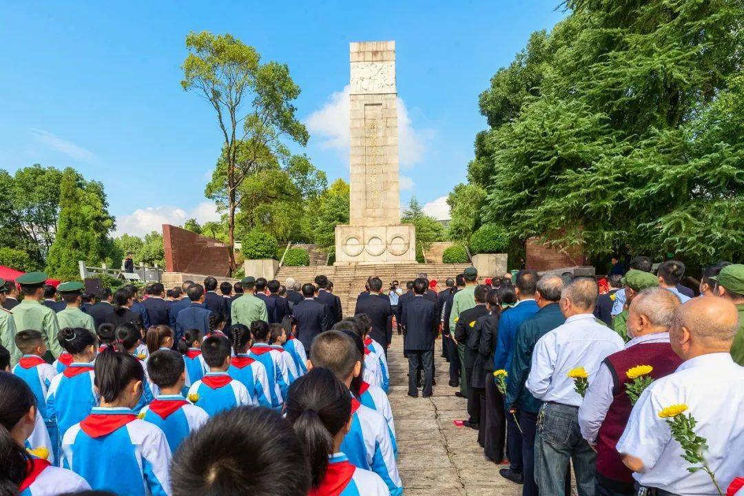 致敬先烈 不负英魂 萍乡市举行向革命烈士敬献花篮仪式