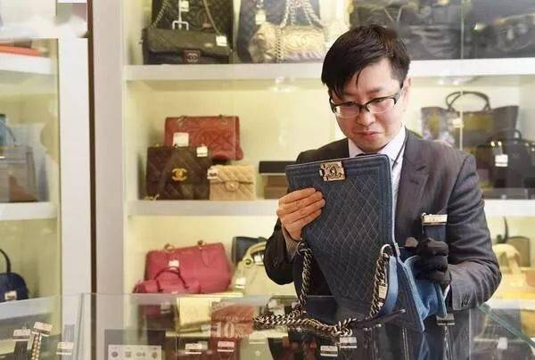 日本|为什么日本的二手奢侈品店如此疯狂？今天就给你深扒一下。