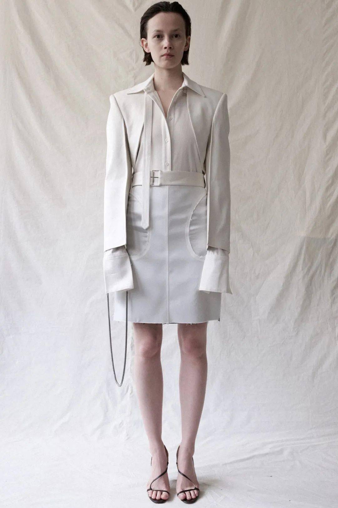 叛逆|他从Celine离职后,创立品牌短短一年火速爆红!新生代叛逆少年的禁欲系极简风~