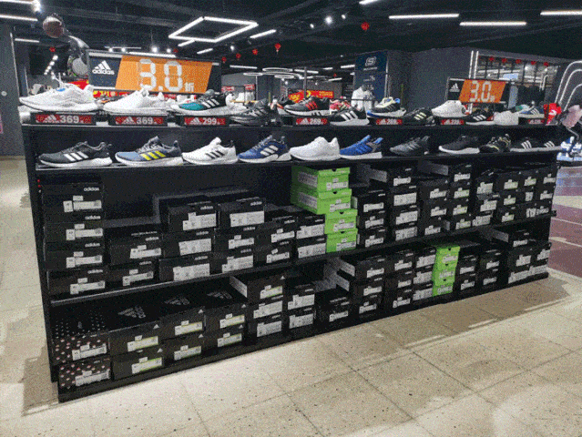 折 扣 · 续 阿迪达斯:全场 199元起  耐克:全场 269元起  鸿星尔克
