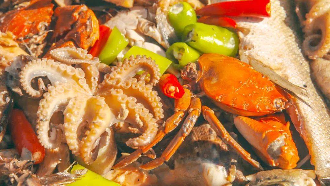 海鲜"一锅出"八爪鱼是海边常见的美味食材,因为肉质弹牙,味道鲜美而
