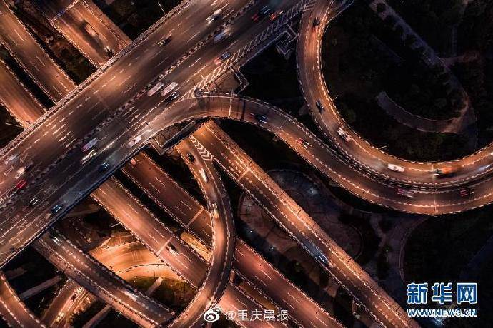 桥被修成爱你的形状图