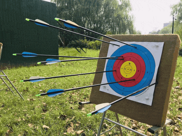 -2- 彩虹滑道 坐着特制的滑轮胎,从高处飞驰而下感受风驰电掣的加速