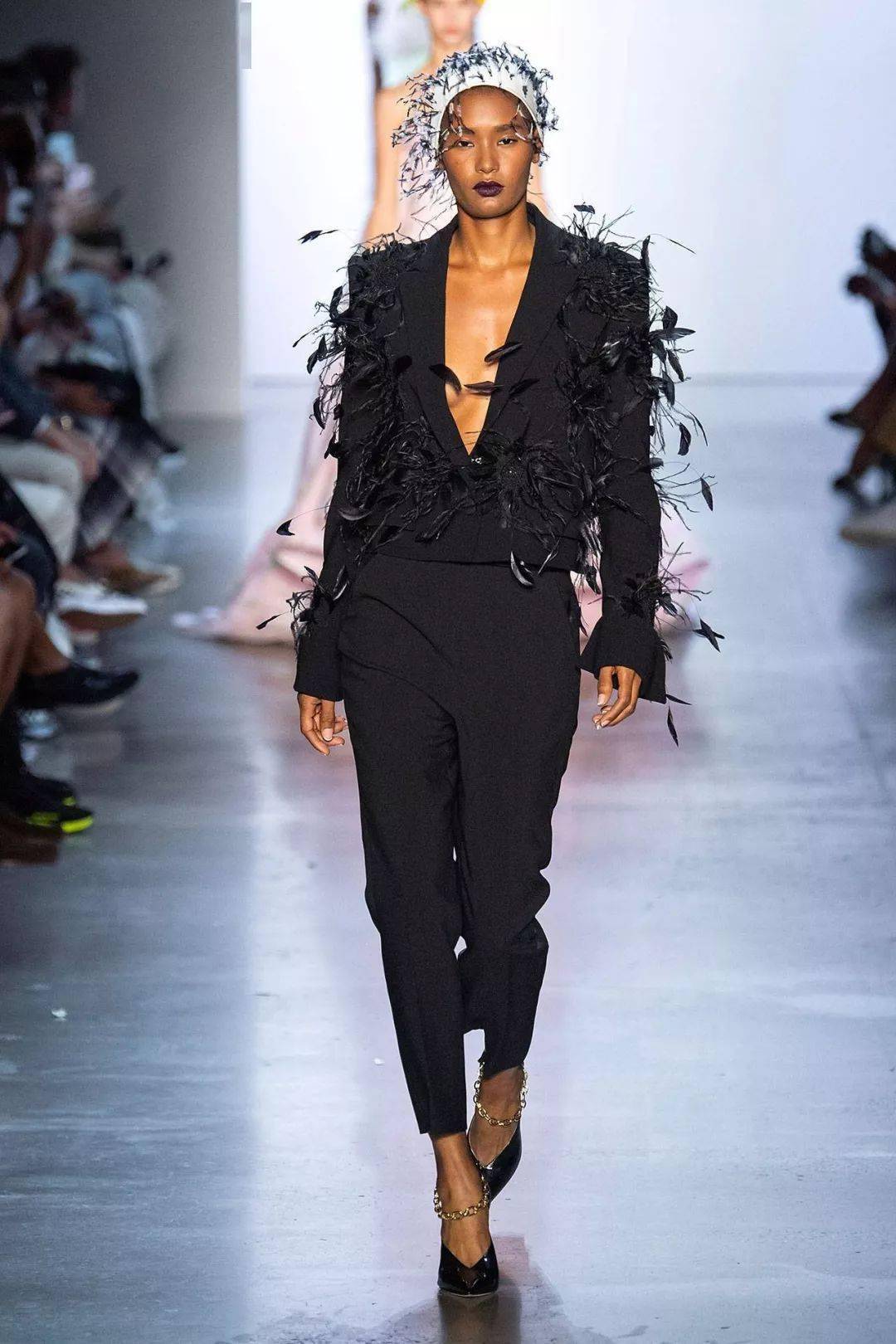 Gurung|犹如花卉田园诗的超美礼服设计，来自尼泊尔的＂名媛杀手＂设计师，美国第一夫人都爱他！