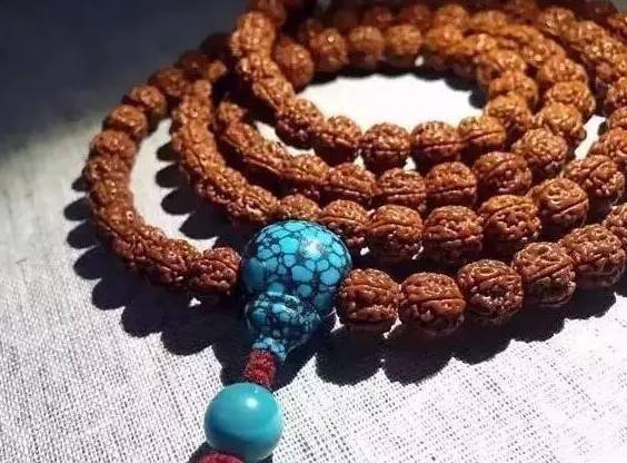 配饰|除了包浆，手串玩成这样才算高手！