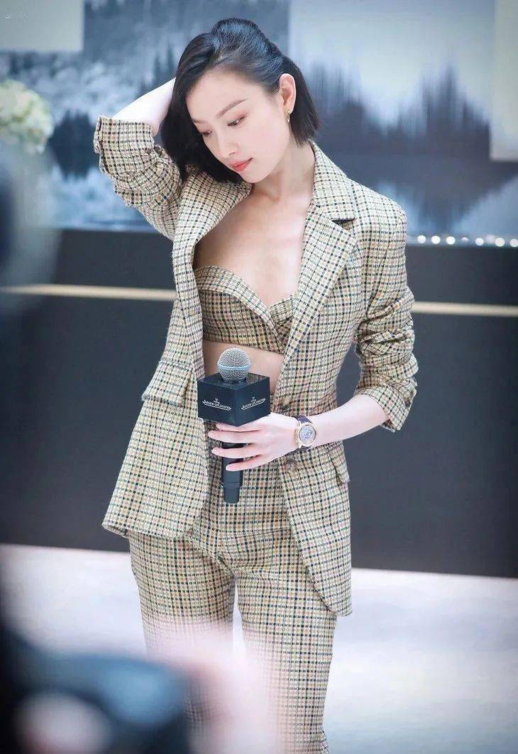 西服|被腿更长的她“抢”了代言,小S心服口服