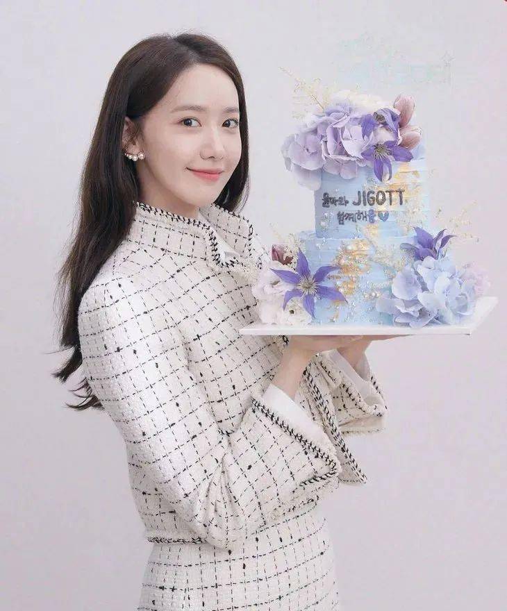 西服|被腿更长的她“抢”了代言,小S心服口服