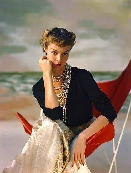 配饰|60年前的穿衣灵感,太实用