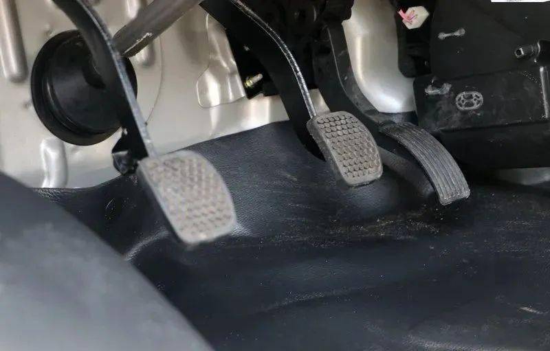 什么叫紧急制动停车 5675c435e2824e74bc27f69ecfe433df.jpeg