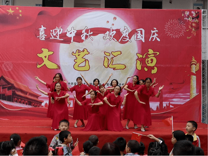 国庆表演短剧，以爱国为主题的文艺盛宴，国庆爱国主题文艺盛宴，短剧表演激情绽放