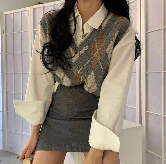 什么|穿衣搭配：外套里面穿什么？这3款基础内搭让你时髦整个秋天！