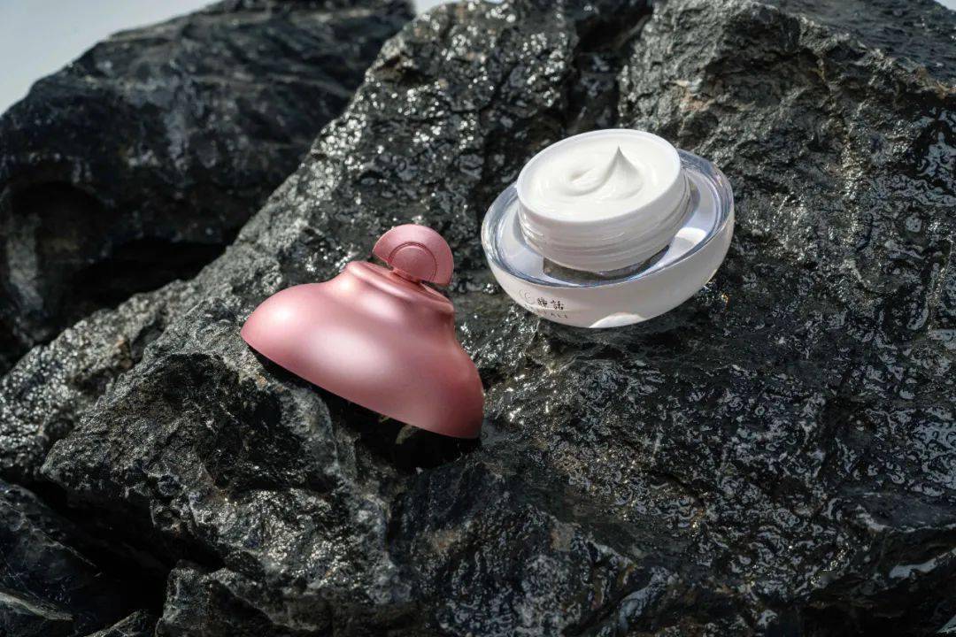 黑眼圈|430年的马应龙放大招,八宝古方做的眼霜,眼纹淡了