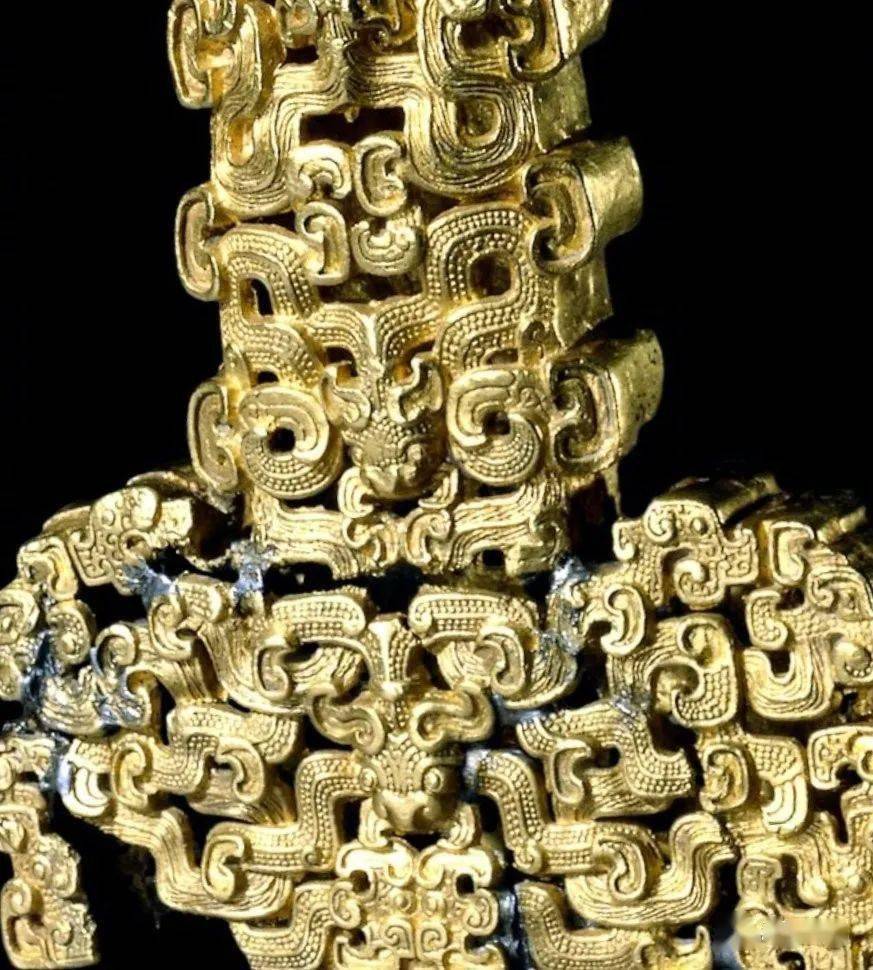 浑源出土的蟠螭纹黄金剑柄,有人识的吗?期待回归
