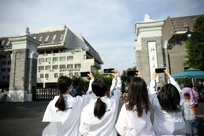 北京大学东门