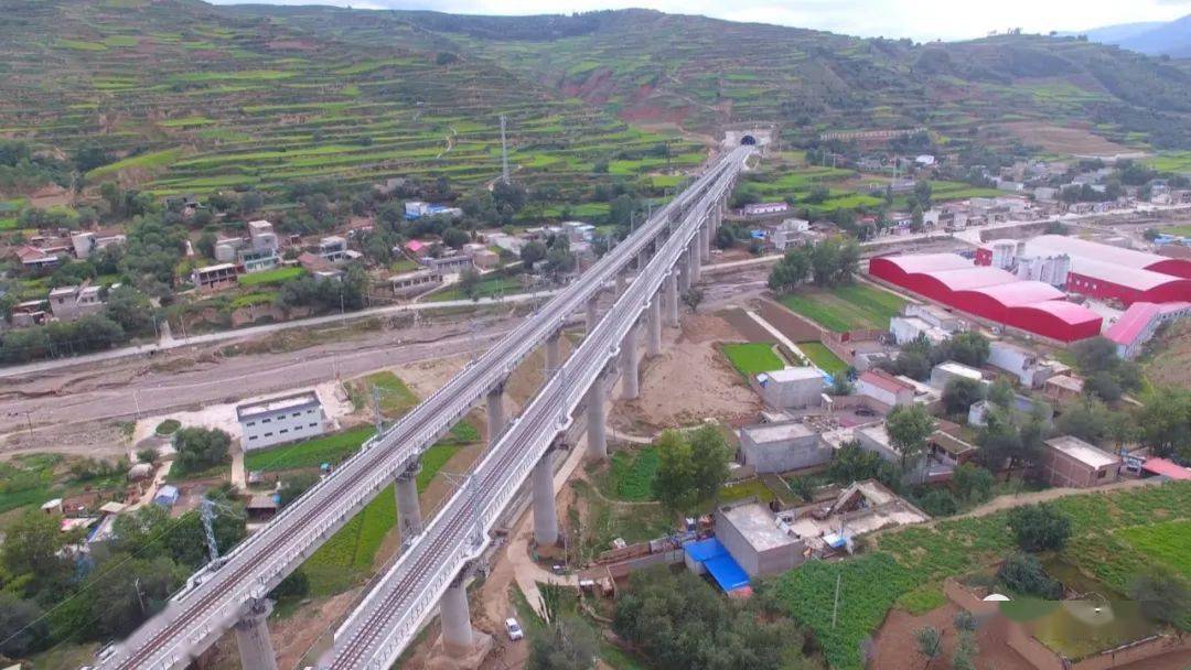 随着兰渝铁路开通运营,兰海高速(岷县段)即将建成通车,s10凤县(陕西)