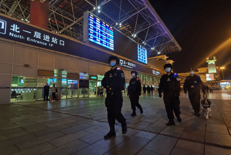 返程|警探号丨北京铁警增派警力维护假期旅客返程高峰