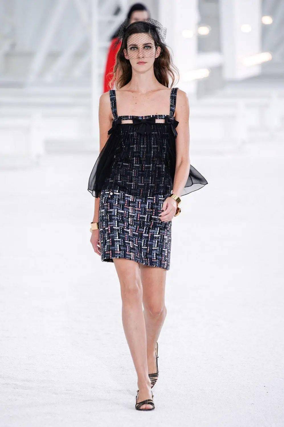 系列|穿香奈儿的女人，不需要时髦