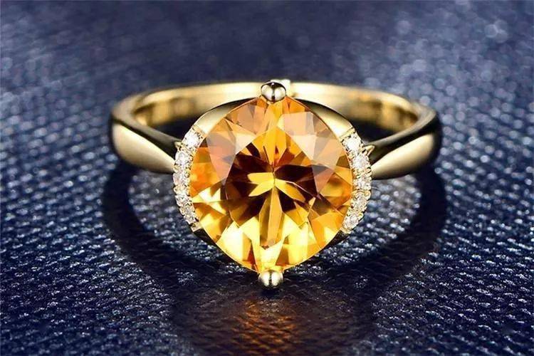 包某|＂我是公主！＂女公务员贪污307万只为买水晶！瞎买水晶，活该坐牢！