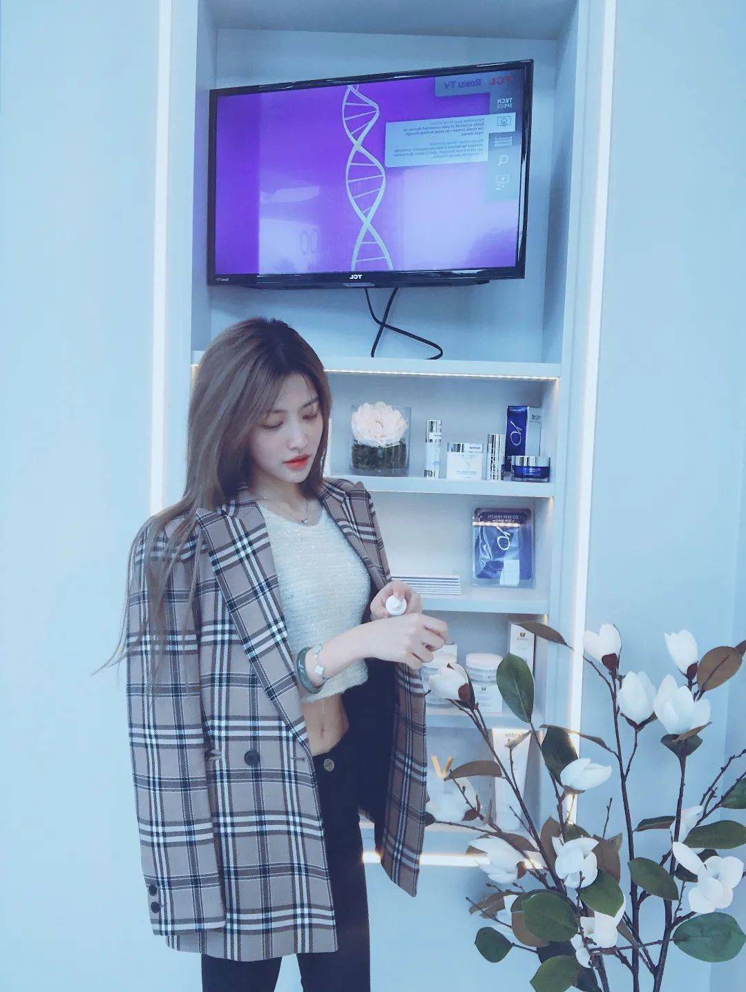 Amanda|北美四小花旦之一，曾年入800万火遍全球，如今糊到在农场养鸡